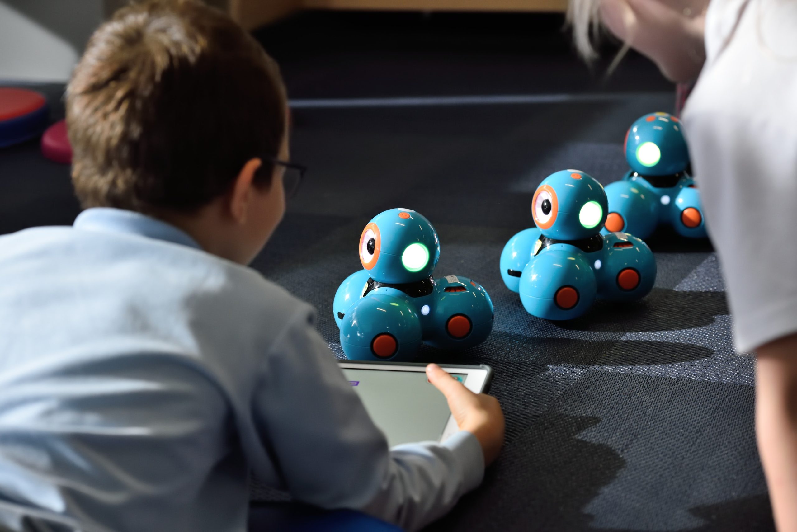 New paper: Computer vs humans as a source of information in teaching environments. Who do we trust more?
