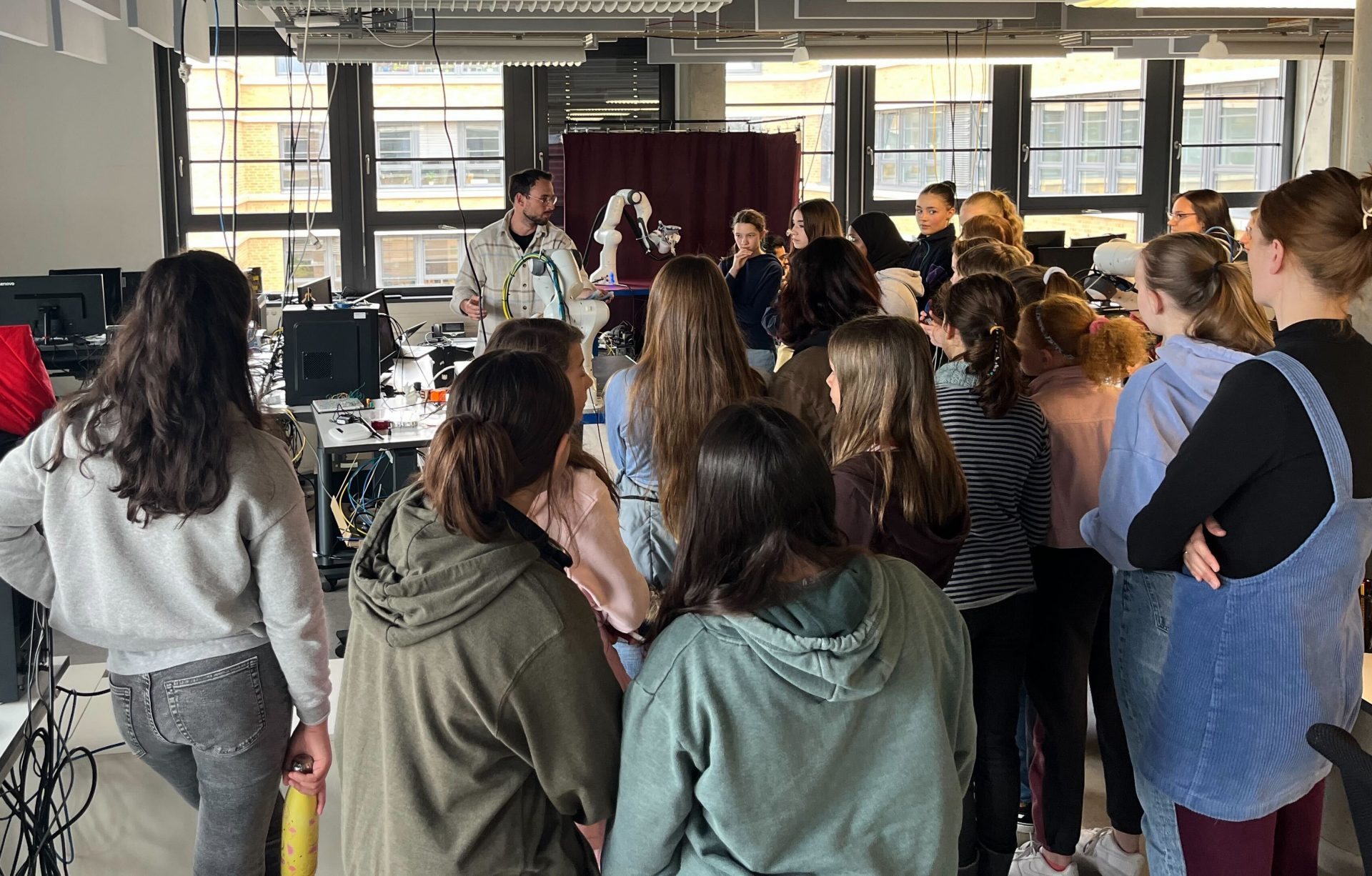 Science of Intelligence hosts thirty school girls during Girls’ Day 2023