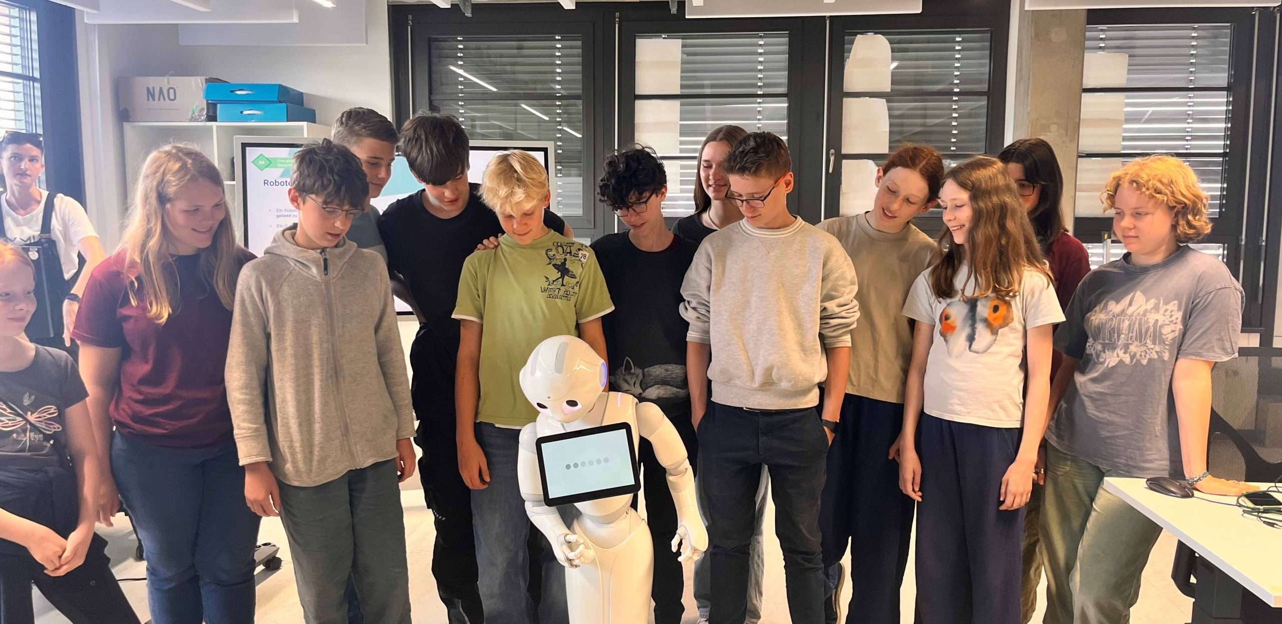 JuniorAkademie Berlin visits Science of Intelligence: Young minds explore intelligence research