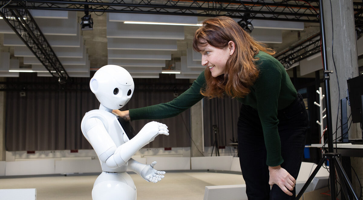 Can a robot tutor give too much help? New SCIoI study shows that robot-delivered feedback can support learning after mistakes, but timing matters